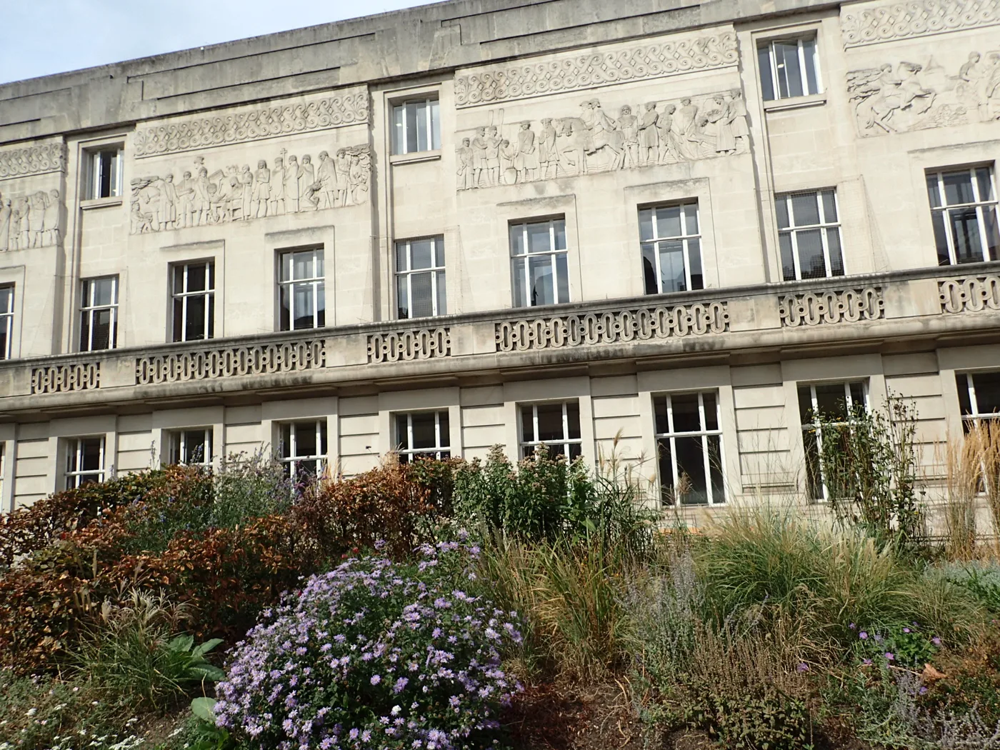 Wandsworth Town Hall on Wandsworth High Street, where Cabinet meets on Monday 12 October.