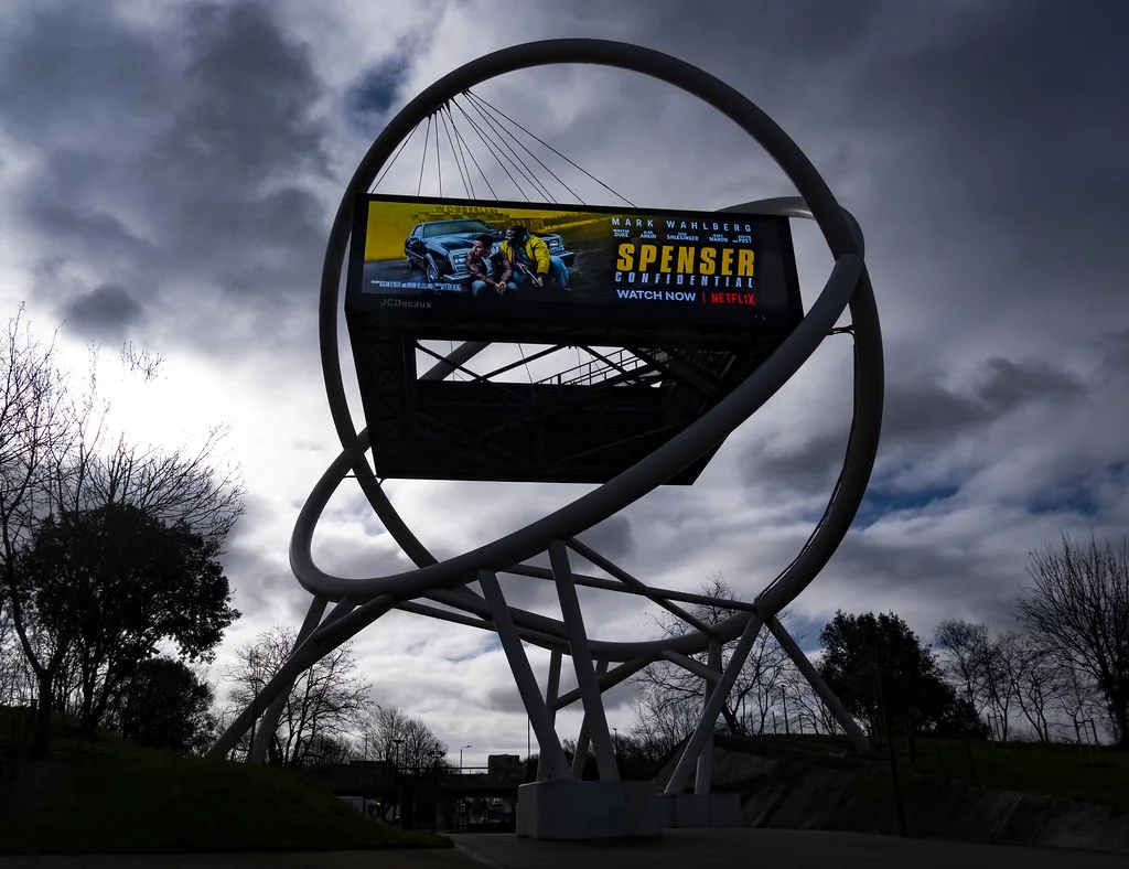 The existing advertising structure at the centre of Wandsworth Roundabout, known locally as the pretzel
